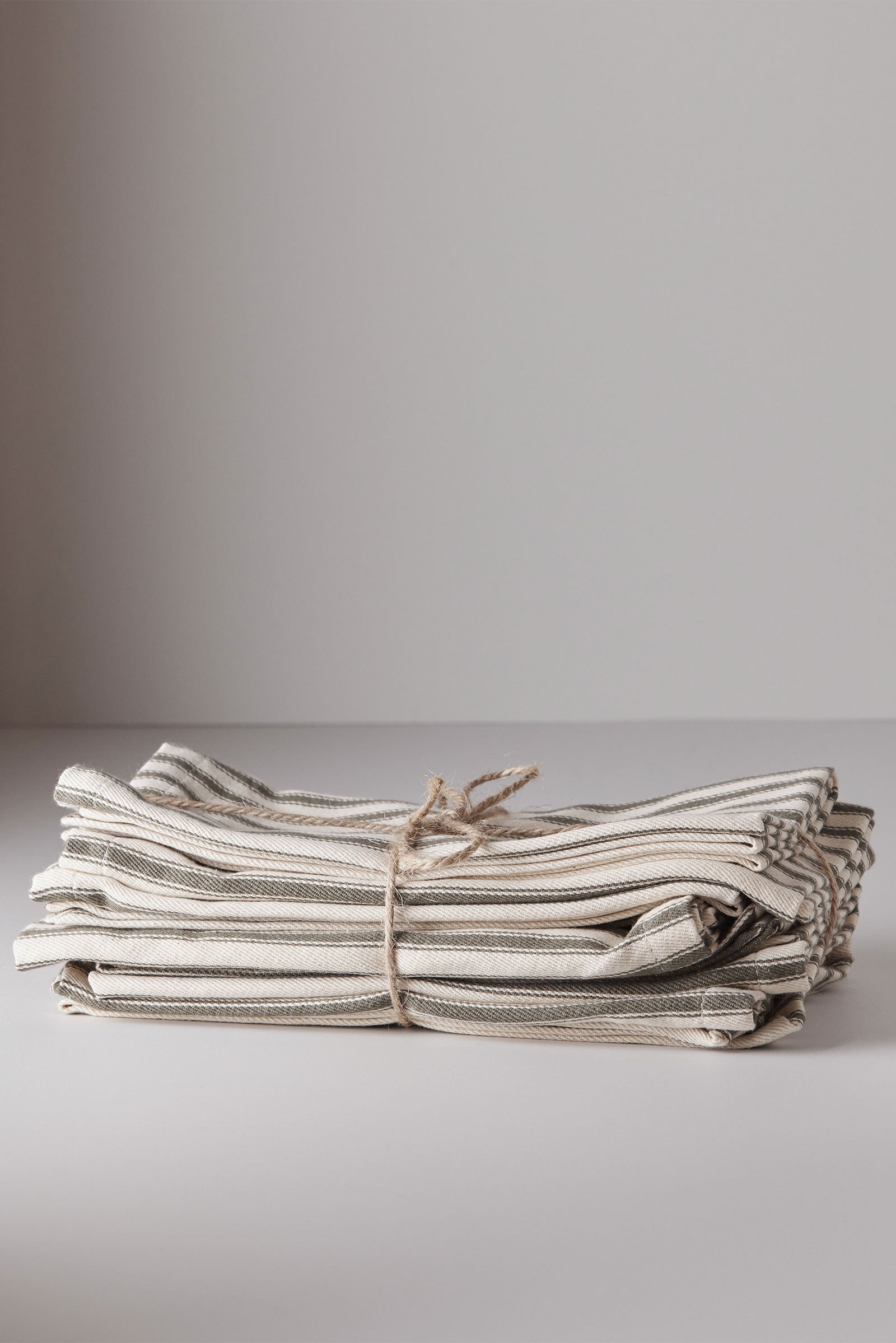 SAMPLE 5210. Napkin.