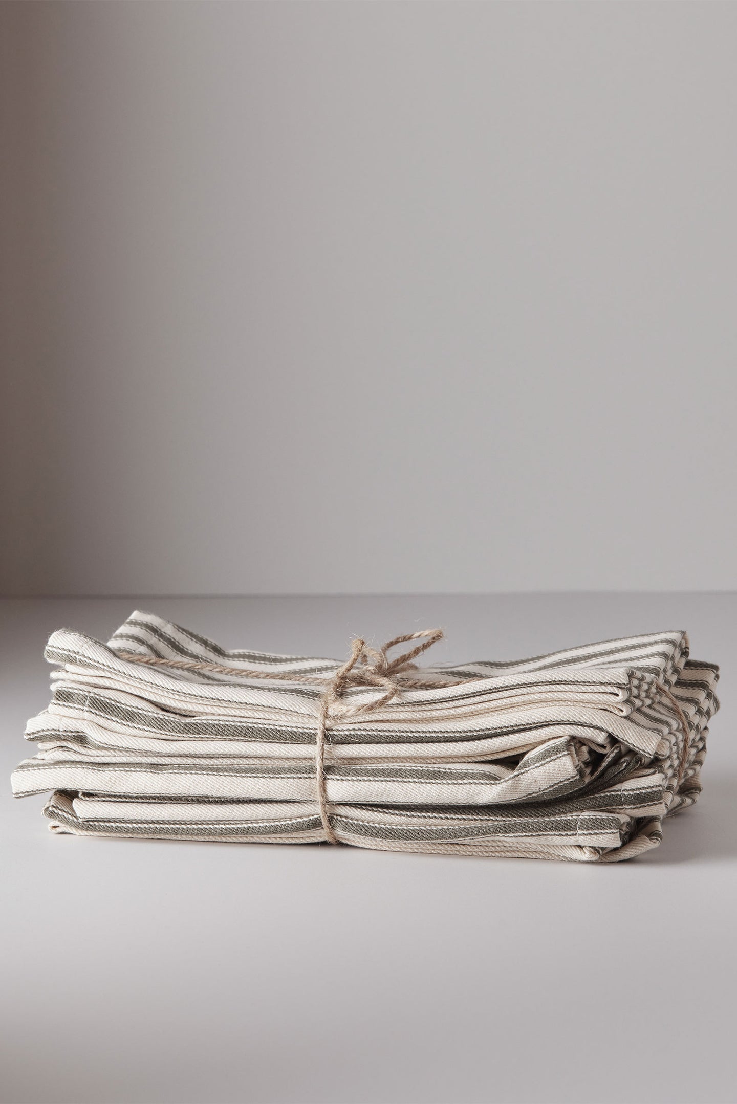 SAMPLE 5210. Napkin.