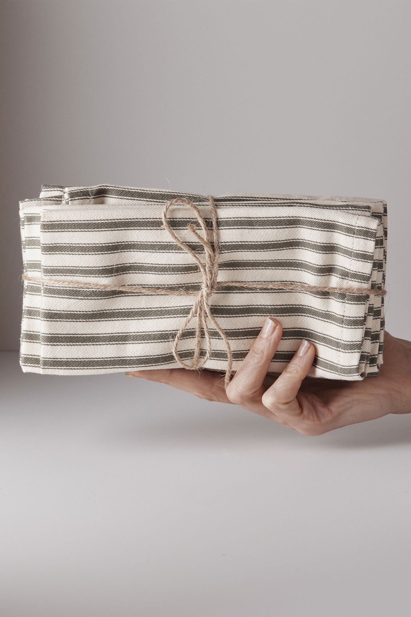 SAMPLE 5210. Napkin.